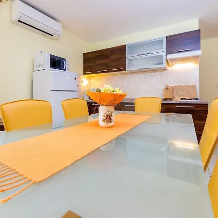 Apartmán Moderne Mit Grosser Terrasse Und Garten