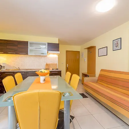 Apartmán Moderne Mit Grosser Terrasse Und Garten