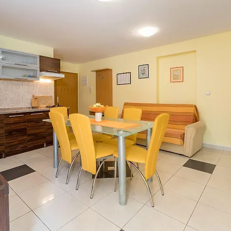 Moderne Mit Grosser Terrasse Und Garten Apartment *