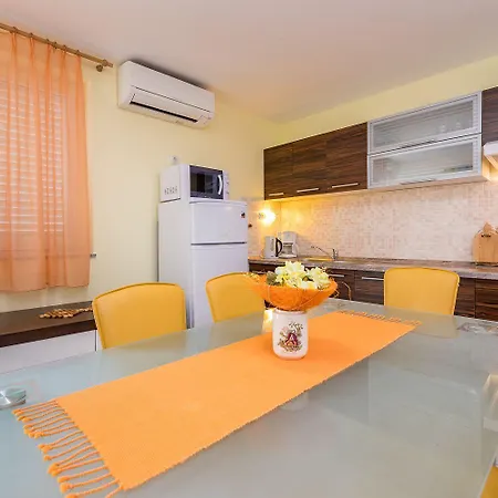 Apartmán Moderne Mit Grosser Terrasse Und Garten Baška