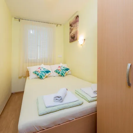 Moderne Mit Grosser Terrasse Und Garten Apartment *