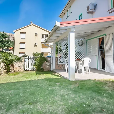 Moderne Mit Grosser Terrasse Und Garten